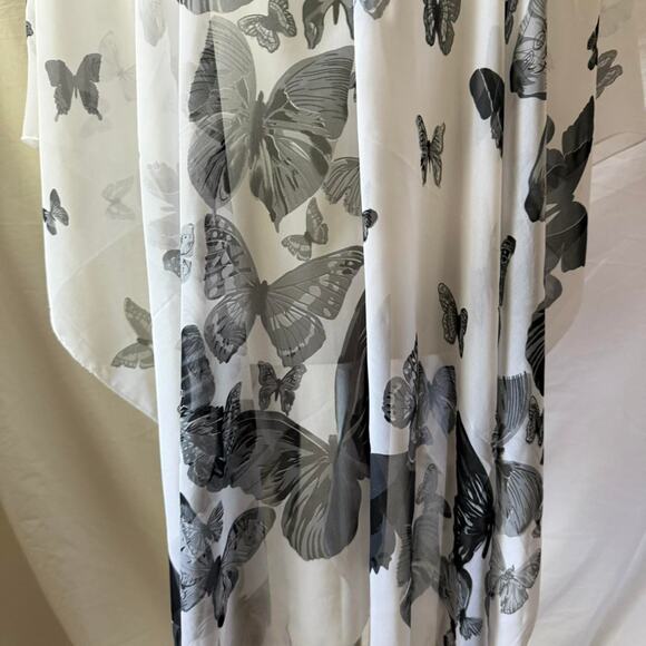 Butterfly print sheer draped poncho - Picture 3 of 5